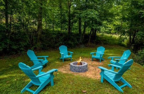 Whittier House | Pebble on The Creek