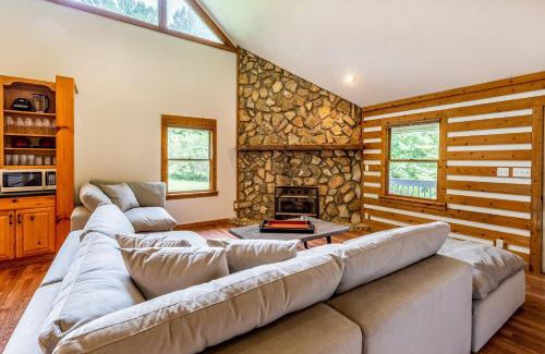 Whittier House | Pebble on The Creek