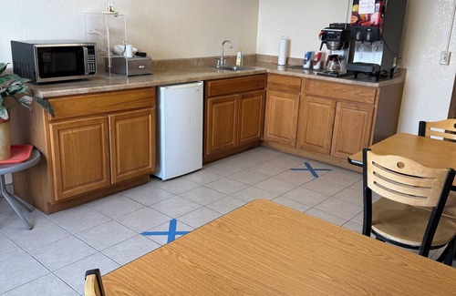 Ulysses Hotel | Peddlers Inn Motel