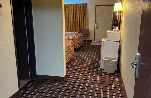 Ulysses Hotel | Peddlers Inn Motel