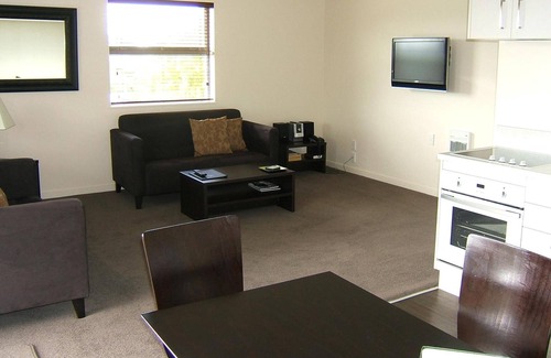 Woodend Hotel | Pegasus Gateway Motels and Apartments