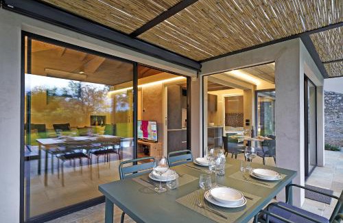Villavetro Villa | Pelacà 1931 Small Villa with minipool