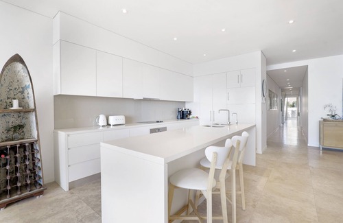 Central Coast Apartment | Pelican Penthouse - Spacious private beachfront