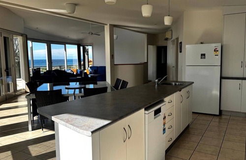Lake Tyers Beach House | Pelicans Perch - Lake Tyers Beach