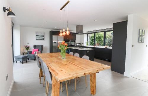 Llanfairpwllgwyngyll House | Pen-Y-Bryn