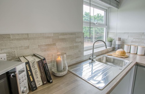 Llanfaelog Cottage | Pen Y Parc Rhosneigr - a coastal that sleeps 4 guests in 2 bedrooms