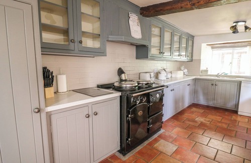 Llandrindod Wells Cottage | PENARTH, pet friendly, character holiday cottage in Builth Wells