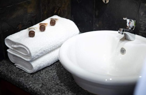 eDumbe Cabin | Penbi Game Ranch