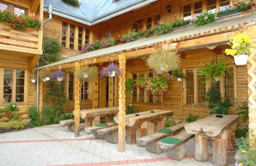 Vatra Moldovitei House | Pension Crizantema