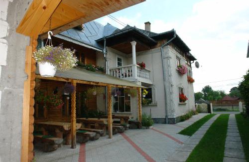 Vatra Moldovitei House | Pension Crizantema