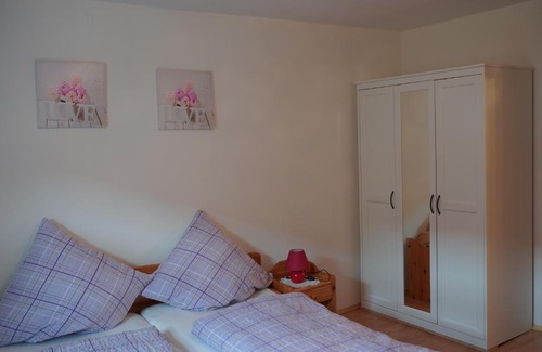 Hinterweidenthal House | Pension - Gästehaus Zum Pfälzerwald