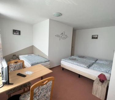 Oberweibach/Thur. Wald House | Pension zur Bergbahn