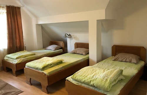 Resita House | Pensiunea Brândușa