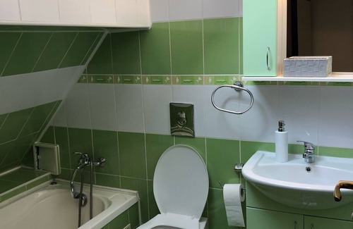 Resita House | Pensiunea Brândușa