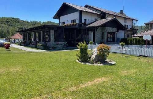 Calugareni House | Pensiunea Câmpia Soarelui