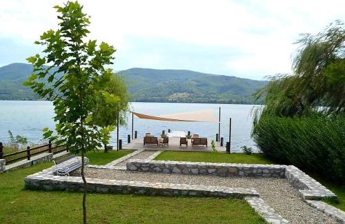 Eselnita House | Pensiunea Casa Mircea & Restaurant