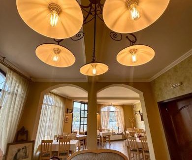 Eselnita House | Pensiunea Casa Mircea & Restaurant