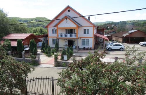 Brad House | Pensiunea Cetina
