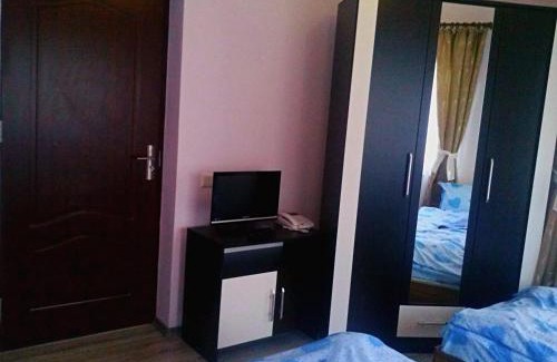 Desesti House | Pensiunea Crinul Alb