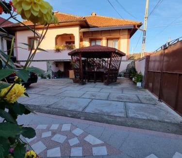 Novaci House | Pensiunea Ileana
