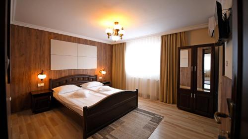 Hateg House | Pensiunea Sarmis Cristal