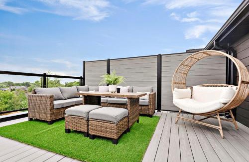 Niagara Falls Apartment | Penthouse 2BR with Rooftop, Parking and Situated Only Minutes to The Falls