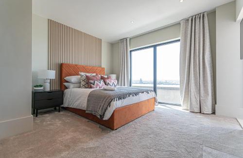 The Docks Apartment | Penthouse - 3 Beds - Balcony - Leisure Stay