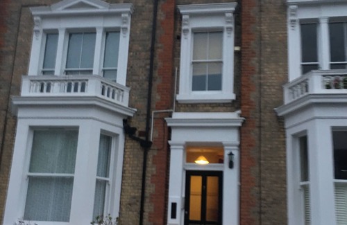 St. Margarets and North Twickenham Apartment | Penthouse apartment in St Margarets with excellent access to central London.