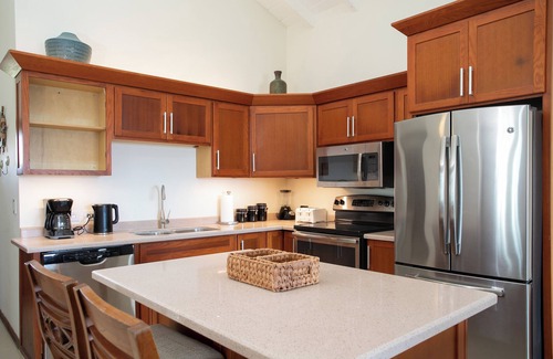 Shoal Bay Condo | Penthouse Condo- full kitchen, walk to Shoal Bay, complimentary beach chairs on Shoal Bay & Concierge!