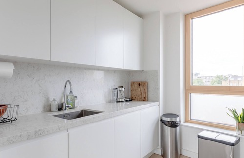 Latchmere Apartment | Penthouse Large Private Balcony Battersea