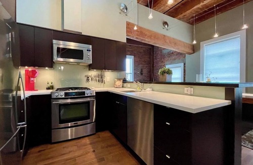 Downtown Victoria Condo | Penthouse Loft Retreat