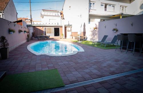 Slavonski Brod Apartment | Penthouse Secret Rose with pool, jacuzzi, sauna, private garage, entry with pin 0-24h