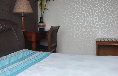 Xiangshan Apartment | Penthouse stunning Mt. view great location 4br