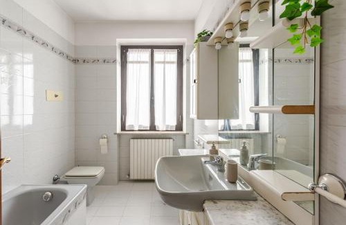 Pecetto di Valenza Apartment | Penthouse with Terrace - Private Parking & WIFI