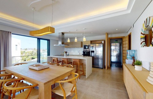 Mont Choisy Apartment | Penthouse with lagoon pool 100m from the beach.