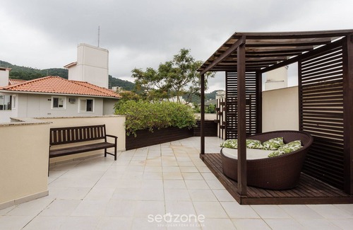 Jurere Apartment | Penthouse With Private Pool and Barbecue Rgp302