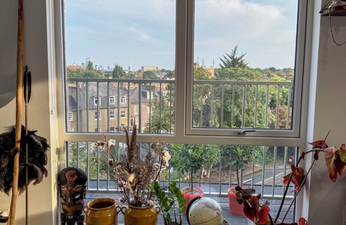 St. George's Apartment | Penthouse with wraparound balcony - amazing light and views of London
