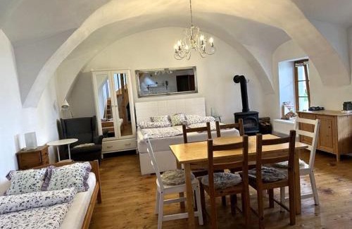 Hluboka nad Vltavou House | Penzion a hospoda Na statku