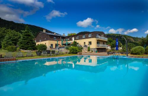 Ujcov Hotel | Penzion Zubr