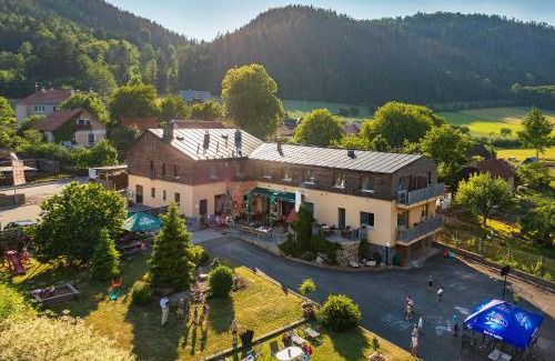 Ujcov Hotel | Penzion Zubr