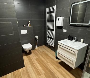 Jihlava Apartment | PeopleGuru apartments - Terasa, Parking