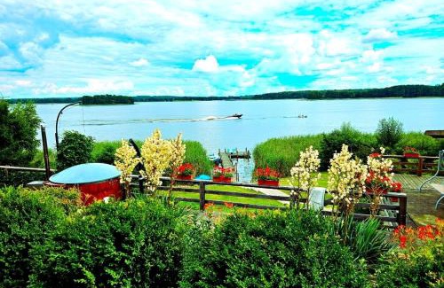 Siemiany Apartment | Perła Jezioraka Siemiany - Całoroczny 100m Apartament z linią brzegową, banią z jacuzzi i pomostem