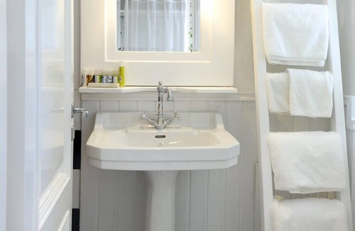 Vathy Hotel | Perantzada 1811