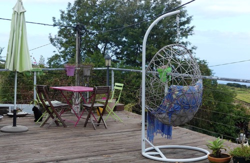 Saint-Paul Apartment | Perched in the heights of St-Paul, Enlèrlao a quiet "ti corner" where you can sit