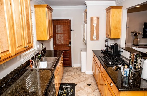 Mobile Apartment | Perfect 1-bedroom Condo, clean and safe, near Downtown