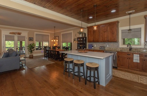 Smith Mountain Estates House | Perfect 4 Families w/2 Masters, Hot-tub + Game Room, Private Dock & Beach Area!