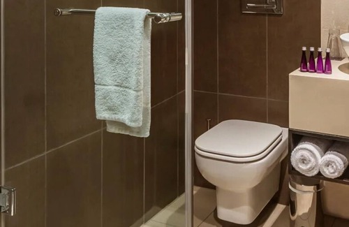 Maseru Hotel | Perfect Base for Exploring the City! City View, Outdoor Pool and FREE Parking!