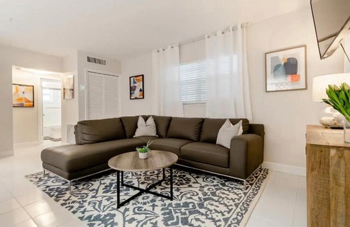 Lauderdale Beach Apartment | Perfect Beach Escape - Walk to Fort Lauderdale Beach