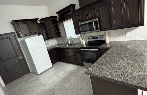 Yuma House | Perfect for Families & Groups in Fortuna Foothills