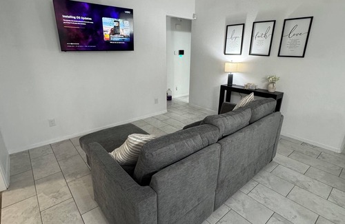 Yuma House | Perfect for Families & Groups in Fortuna Foothills